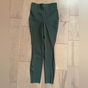 Lululemon Fast and Free Size 4 25” Dark Green
